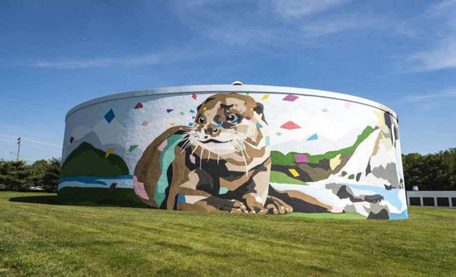 Artist Daas Recognized in National US Competition for Beautiful Otter Mural